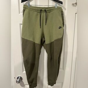 EUC Nike Tech Fleece Joggers Olive 🫒 Green